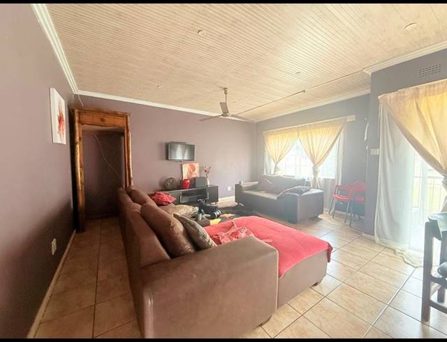 2 BEDROOM HOUSE FOR SALE IN VANDERBIJLPARK CW 6